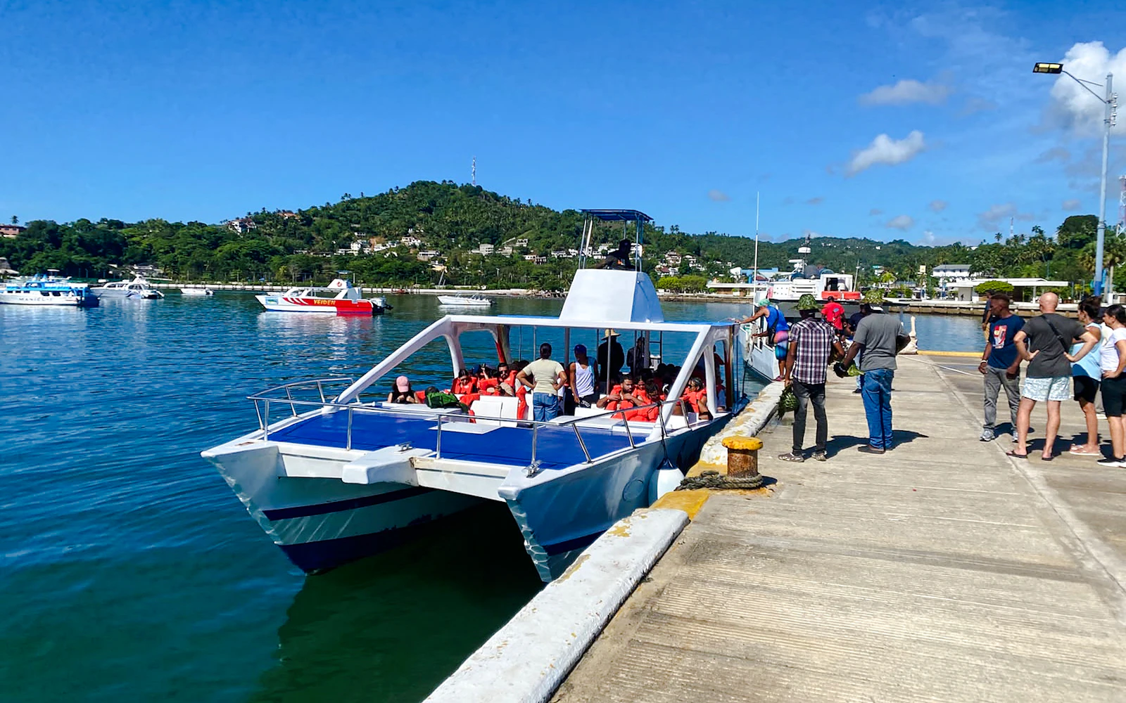 From Santo Domingo: Small-Group Day Trip to Los Haitises National Park and Cayo Levantado
