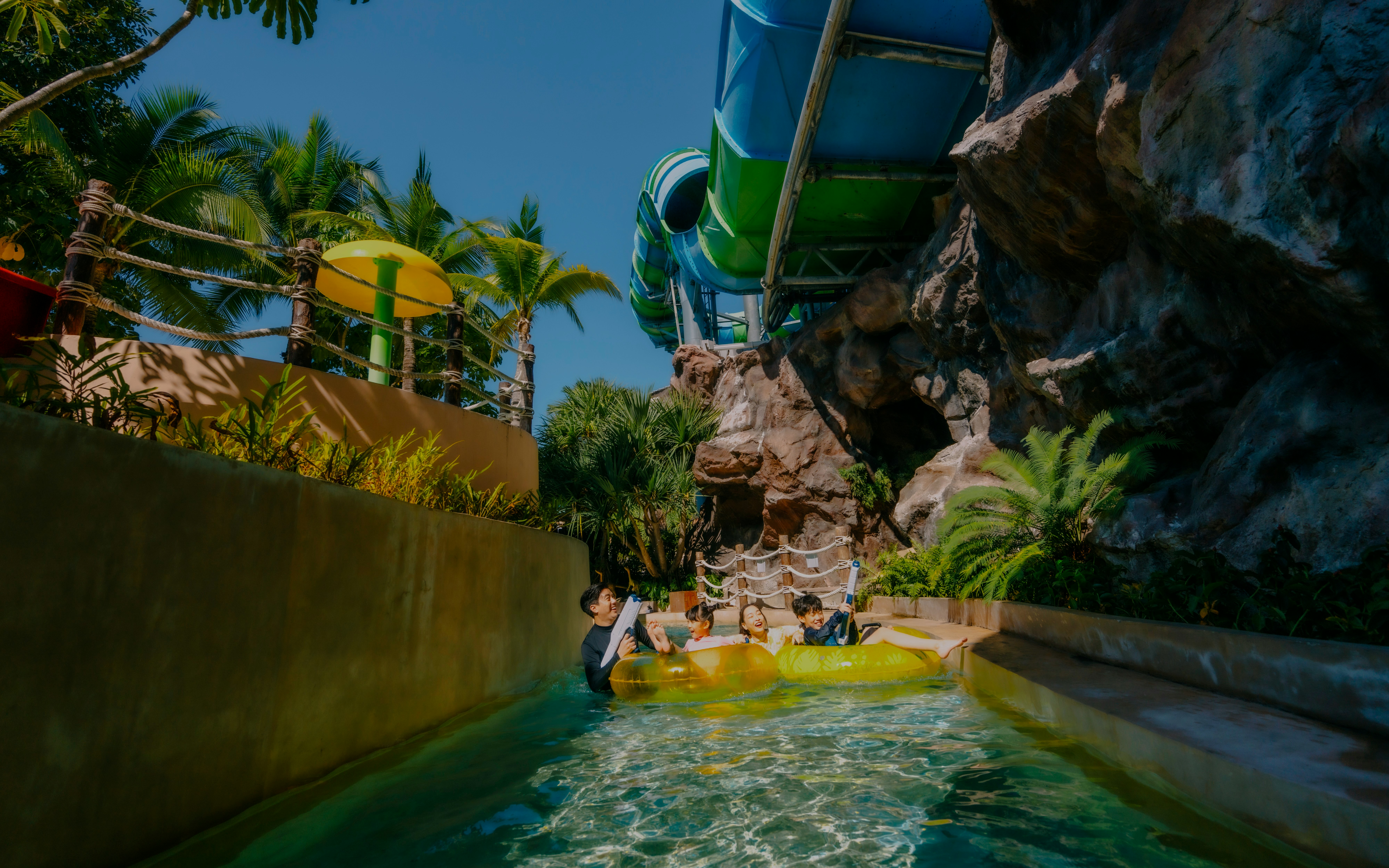 Family looking at coral reef in Cairns Aquarium