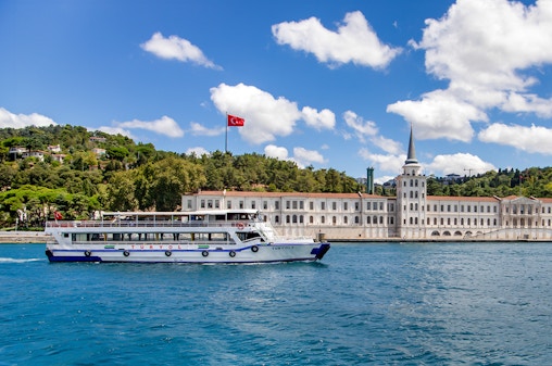 Crociera panoramica del Bosforo con audioguida opzionale