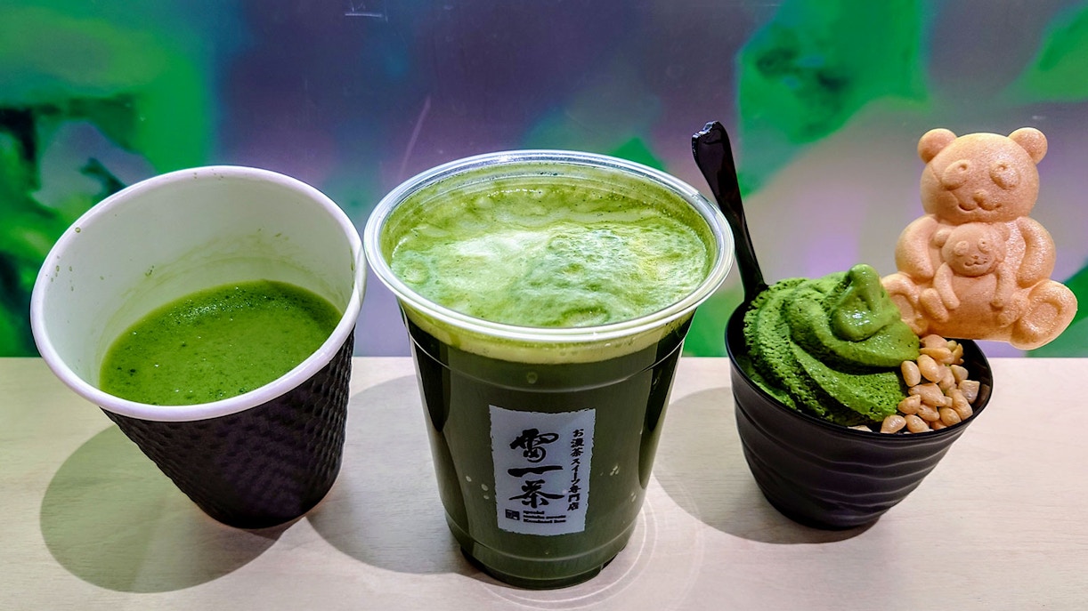 Matcha drinks and dessert with bear-shaped cookie on Tokyo bus tour.