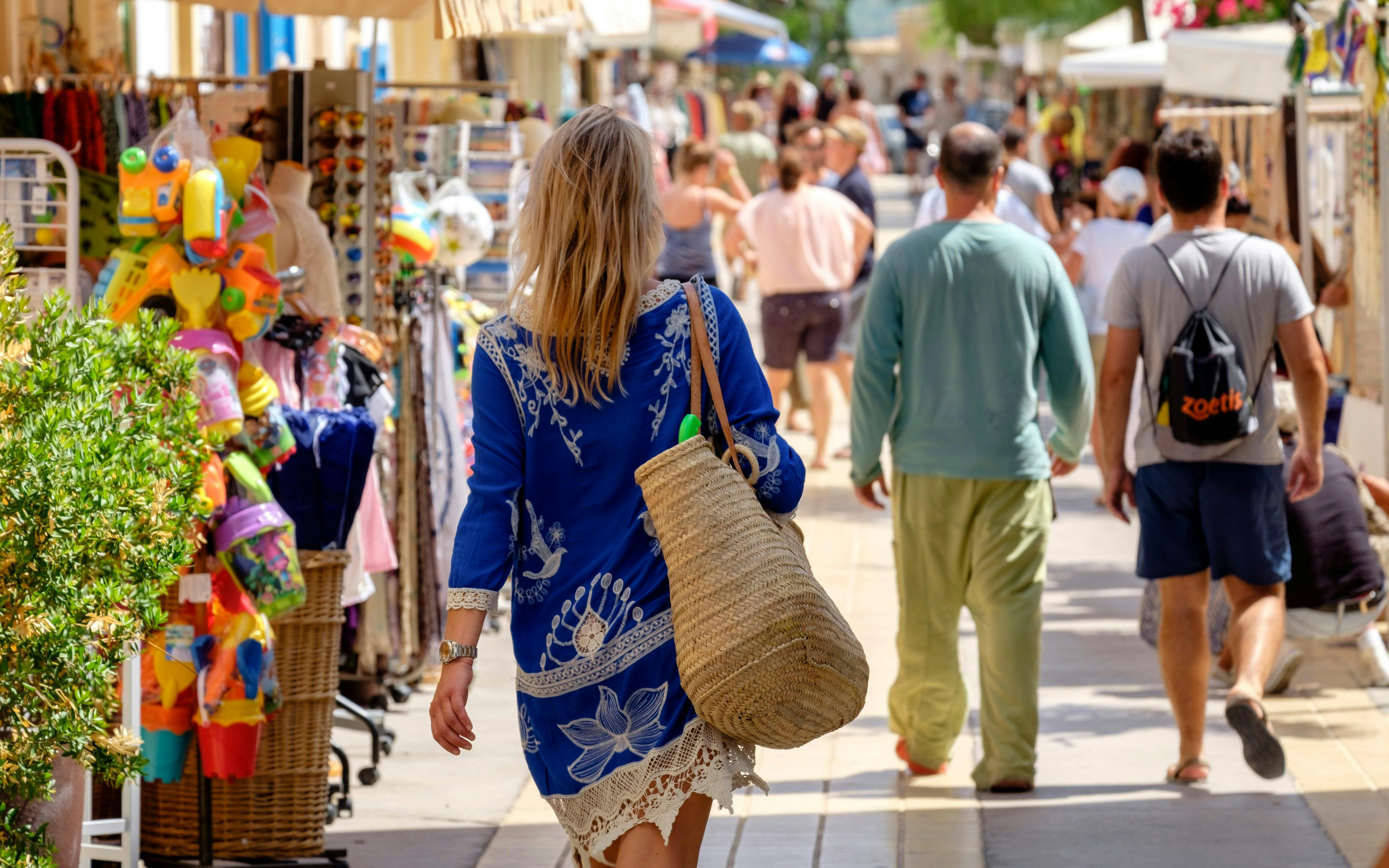 people shopping