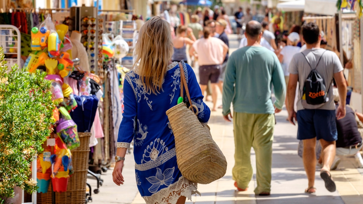 people shopping