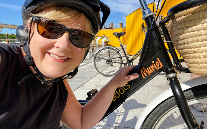 Guest smiling with a bike on the Glasgow Highlights Bike Tour.