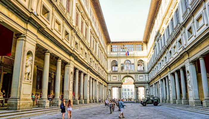visitors at Uffizi Gallery