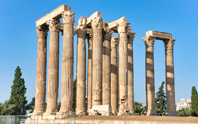 Temple of Olympian Zeus ruins in Athens under clear blue sky.