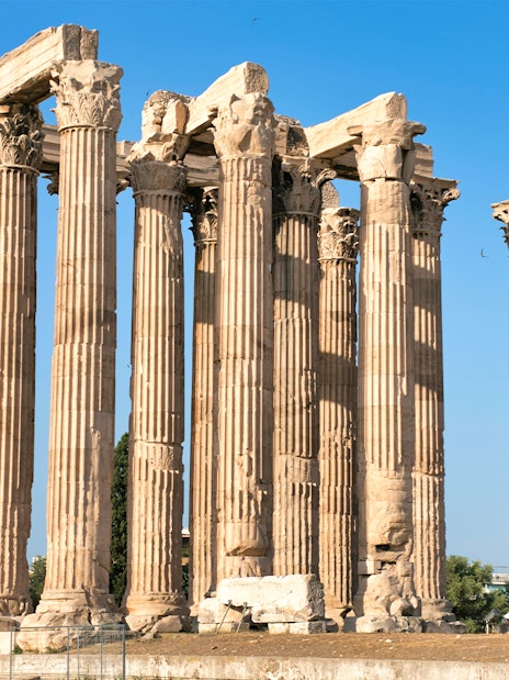 Temple of Olympian Zeus ruins in Athens under clear blue sky.