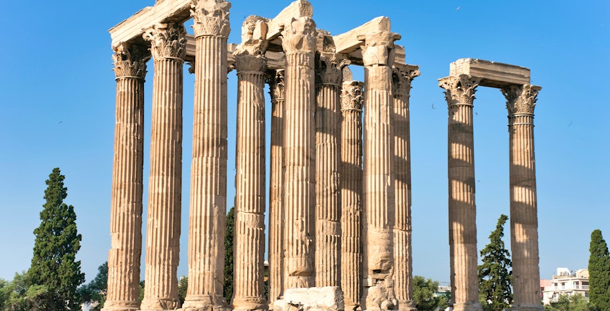 Temple of Olympian Zeus ruins in Athens under clear blue sky.