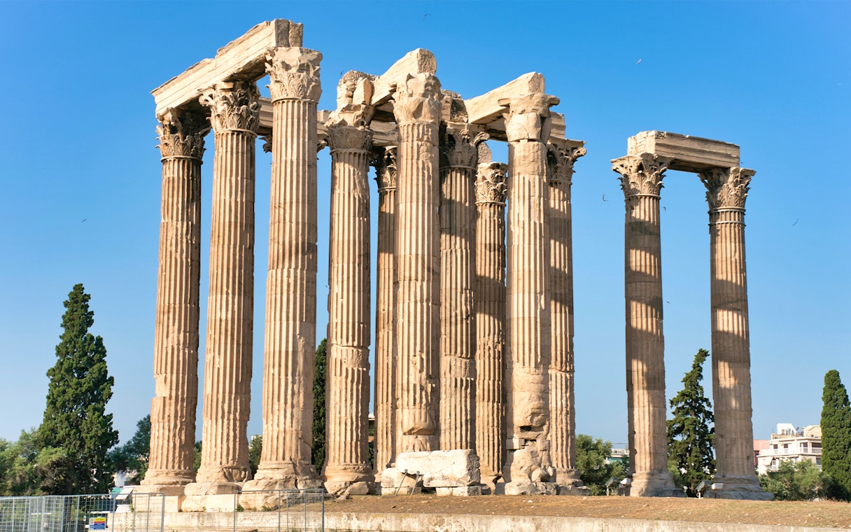Temple of Olympian Zeus ruins in Athens under clear blue sky.