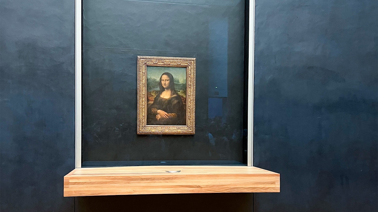 Guide leading tourists through the Louvre Museum, Paris, showcasing famous artworks on a 3-hour tour.