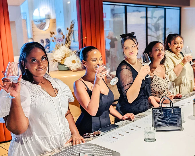 From Melbourne: Yarra Feast Tour with Two-Course Lunch, Gin, Wine & Chocolate Tasting