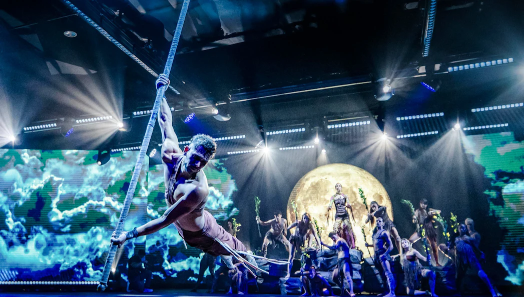 Aerial performer on stage at Sala Scala Gran Canaria with moon backdrop.