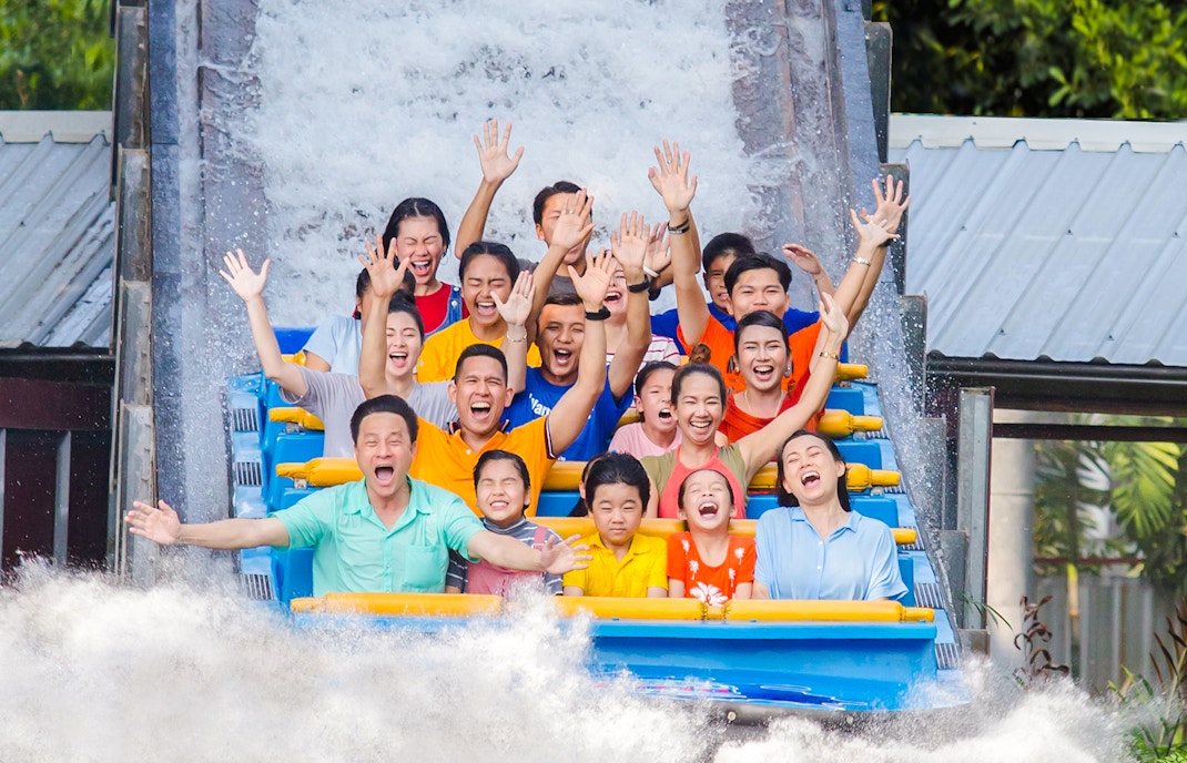 Visitors enjoying the Super Splash ride at Dreamworld Bangkok.