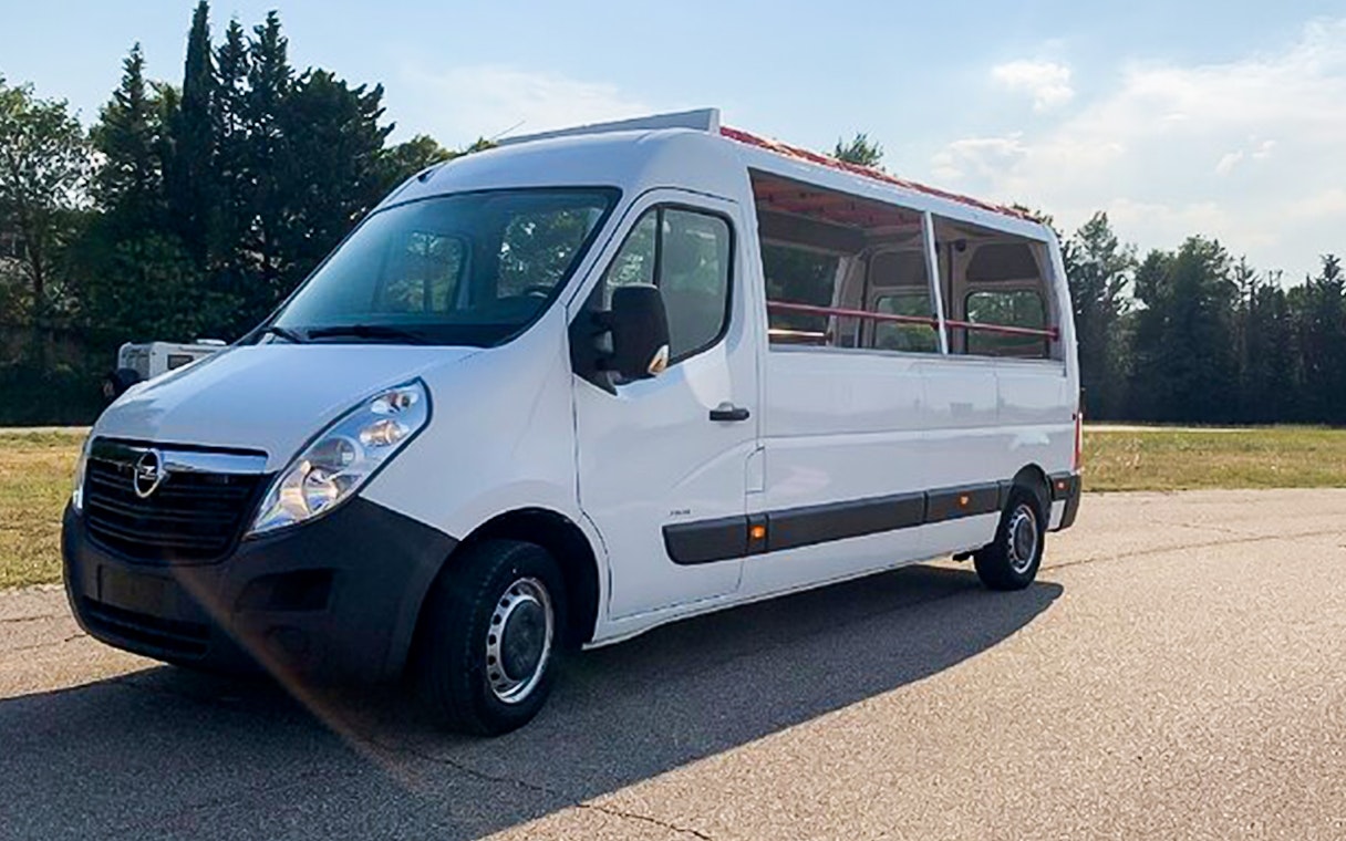 Tour bus for Matera with audio guide and Casa Grotta access.