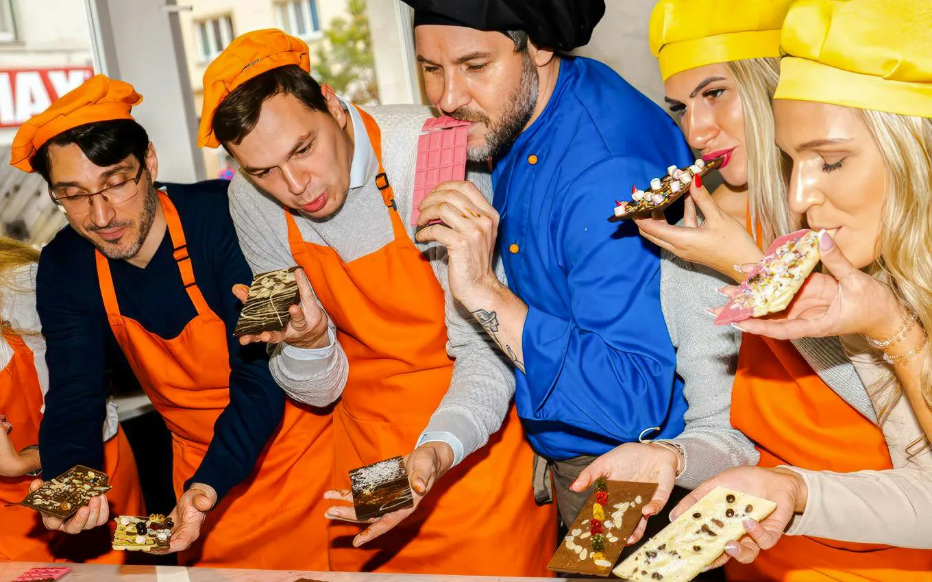 Participants tasting handmade chocolate bars at a workshop in Vienna.