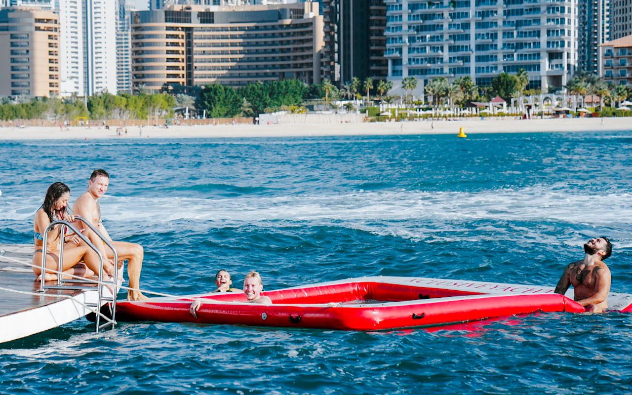Location d'un yacht de luxe privé à partir de la marina de Dubaï - Groupes jusqu'à 12 personnes — 8