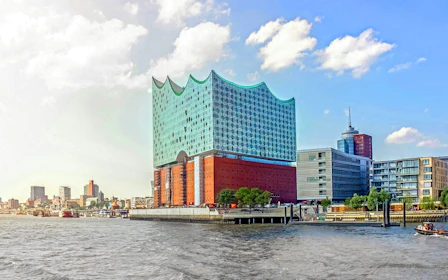 Hamburg: 3-Hour Food Tour of HafenCity with Elbphilharmonie Plaza Access