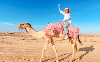 safari în deșertul dubai evening dunele roșii, cu quad, tur auto prin deșert, călărie pe cămilă, cină la grătar și spectacole live-5