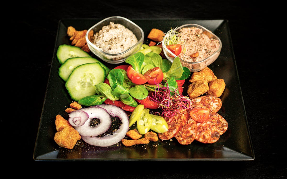 budapest: wine & dine cruise with live music-8 budapest: wine & dine cruise with live music-8