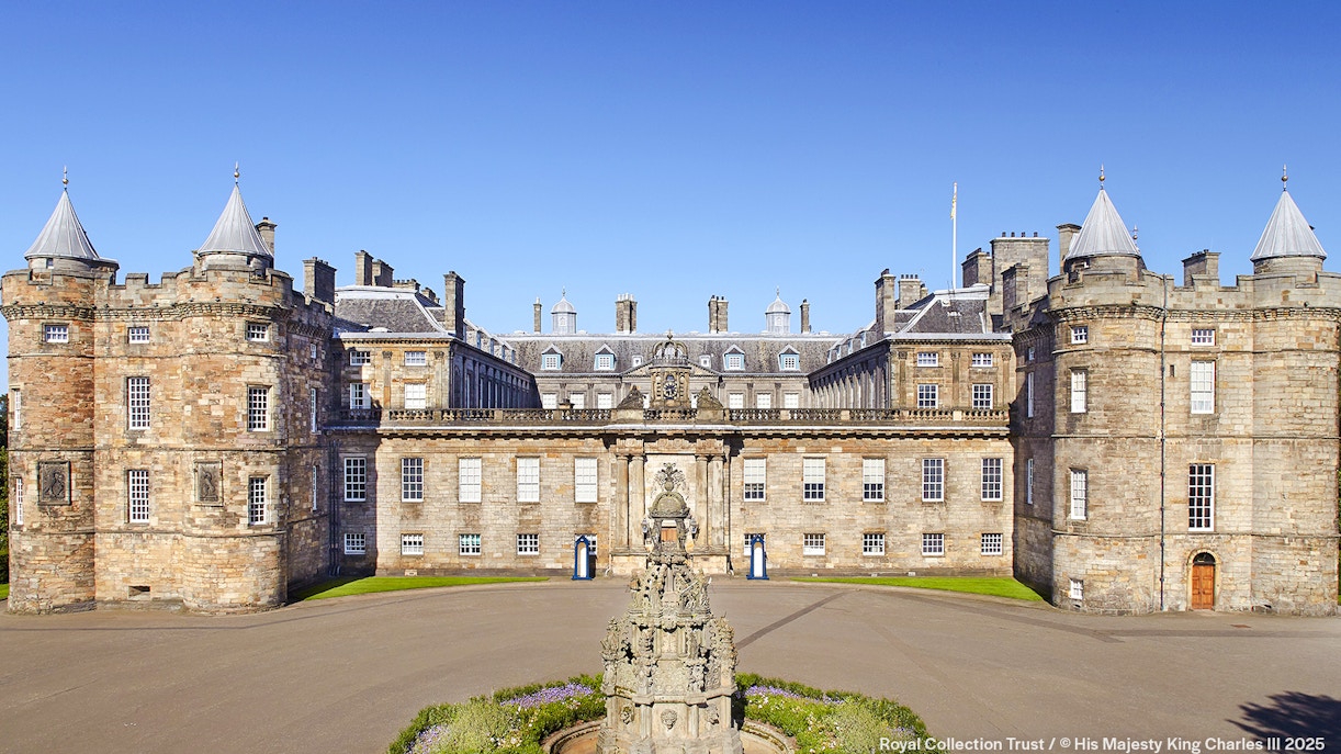 Palace of Holyroodhouse exterior with central fountain, Edinburgh, Scotland.