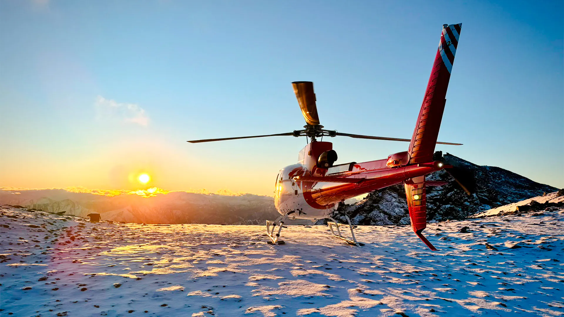 Queenstown 25-Minute Sunset Helicopter Flight with Alpine Landing on The Remarkables and Complimentary Drink