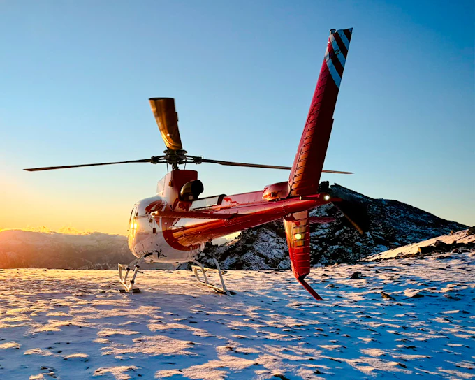Queenstown 25-Minute Sunset Helicopter Flight with Alpine Landing on The Remarkables and Complimentary Drink