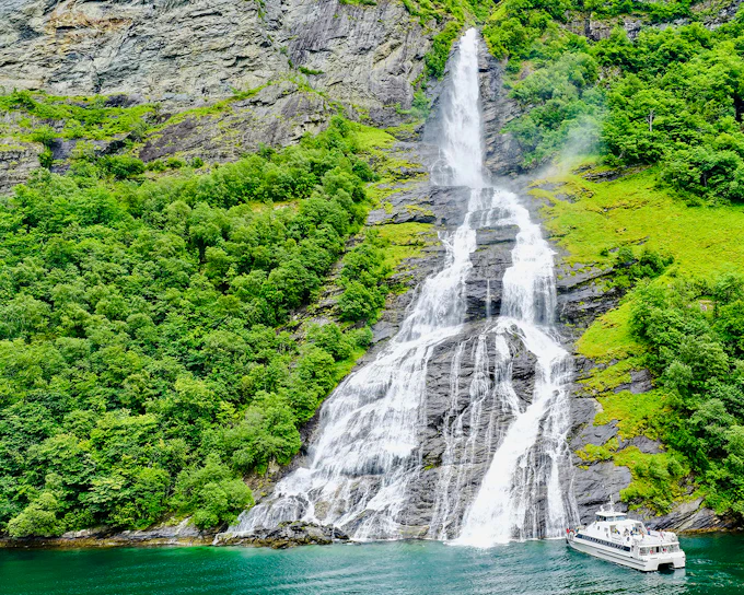 From Geiranger: Fjord Boat Tour With Waterfall Tasting