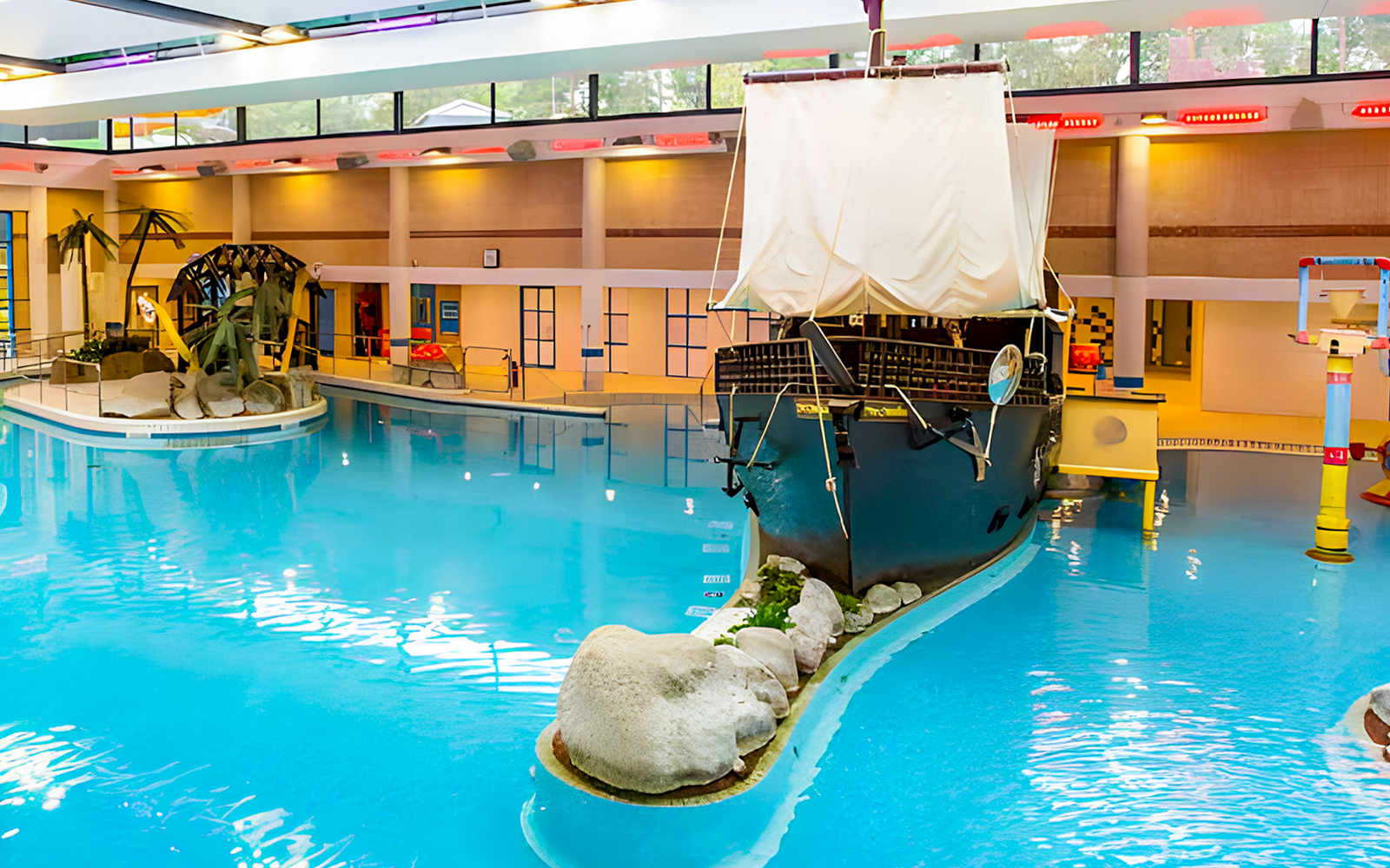 water parks in london - Coral Reef Bracknell's Waterworld