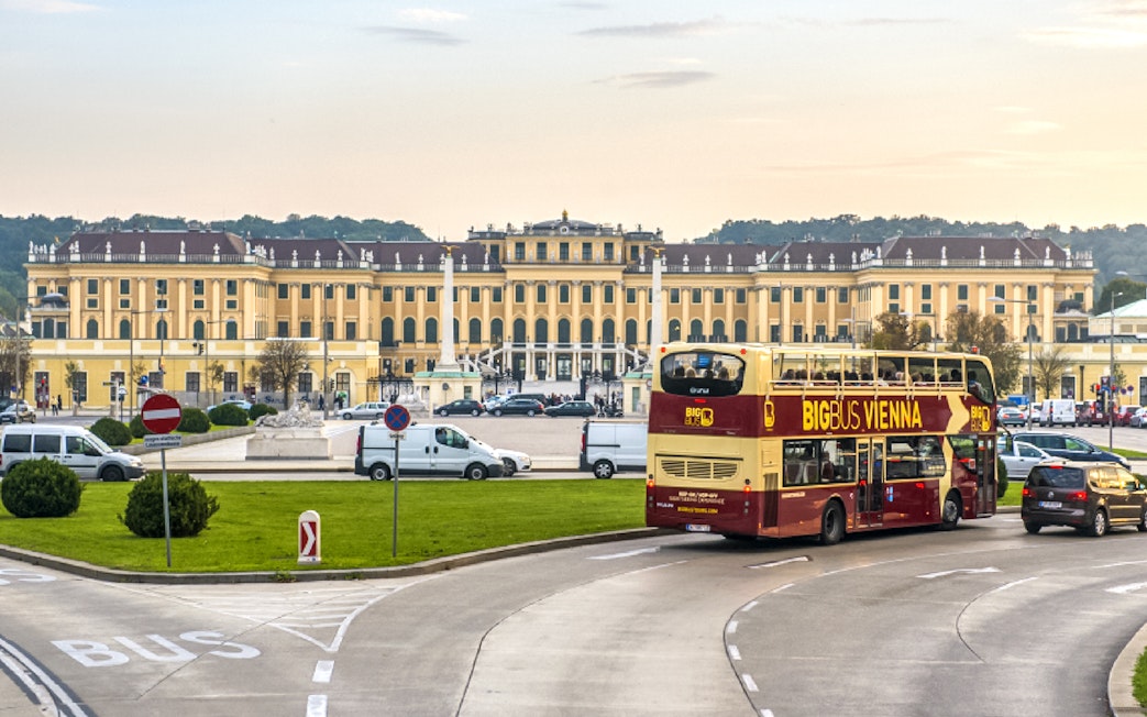 Big Bus tour passing Schönbrunn Palace in Vienna.