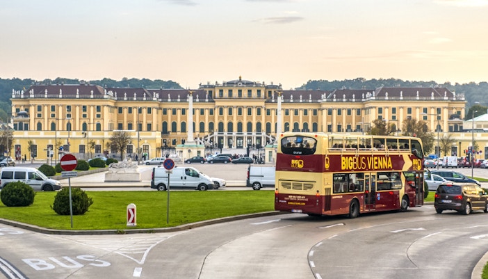Big Bus tour passing Schönbrunn Palace in Vienna.