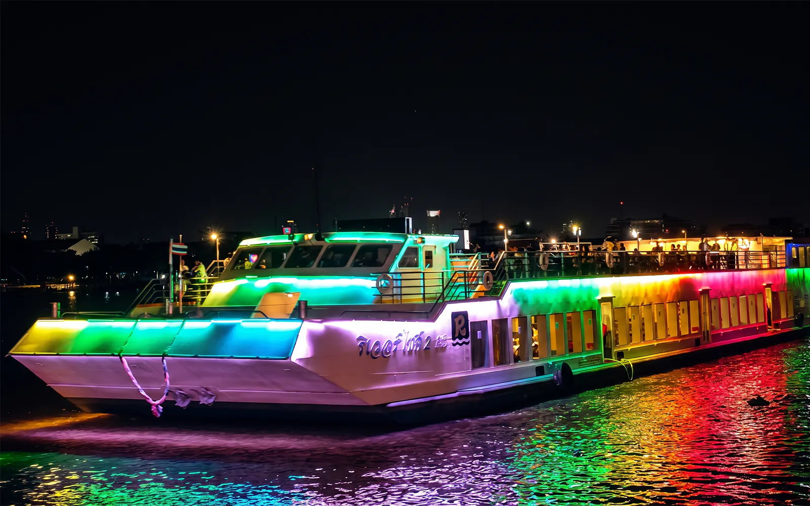 Riverside Kinlen Cruise in Bangkok