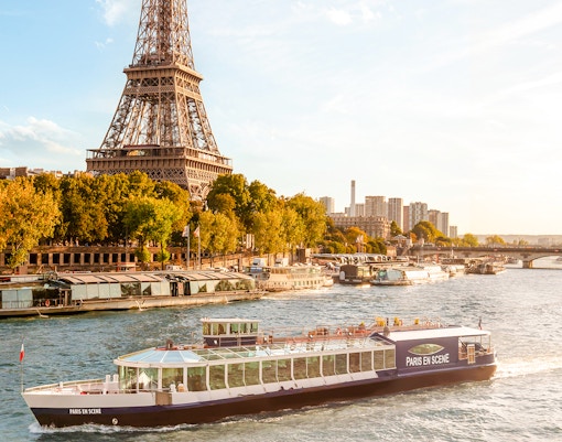 Paris En Scène dinner cruise on the Seine with Eiffel Tower view in Paris.