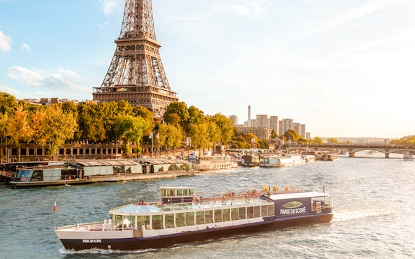 Paris En Scène dinner cruise on the Seine with Eiffel Tower view in Paris.