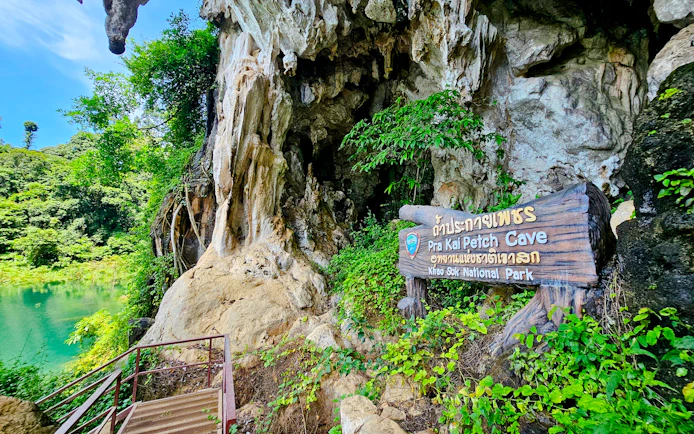 From Phuket/Krabi/Khao Lak: Private Khao Sok Day Trip with Cheow Lan Lake Longtail Boat Tour