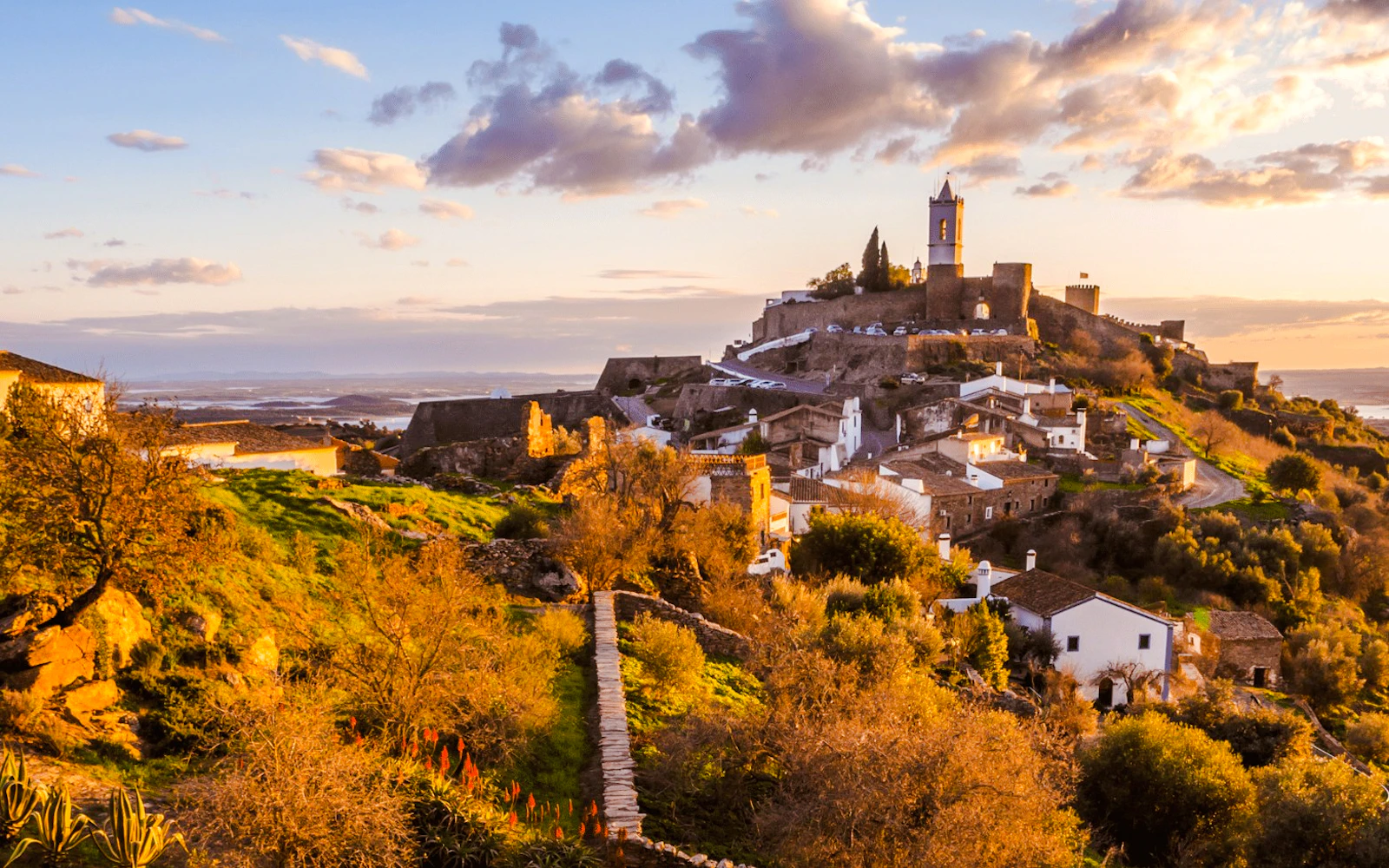 From Lisbon: Évora and Monsaraz Guided Day Trip in the Alentejo Wine Region