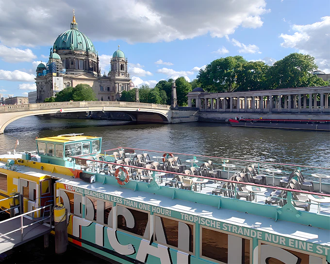 2.5-Hour East-Side-Tour Sightseeing Cruise in East Berlin