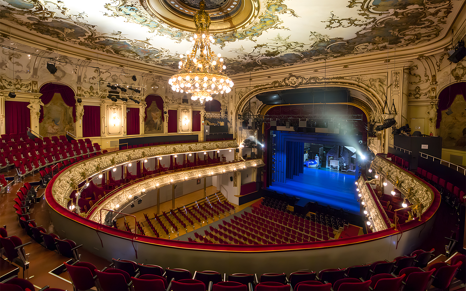 Ronacher Theater's architecture