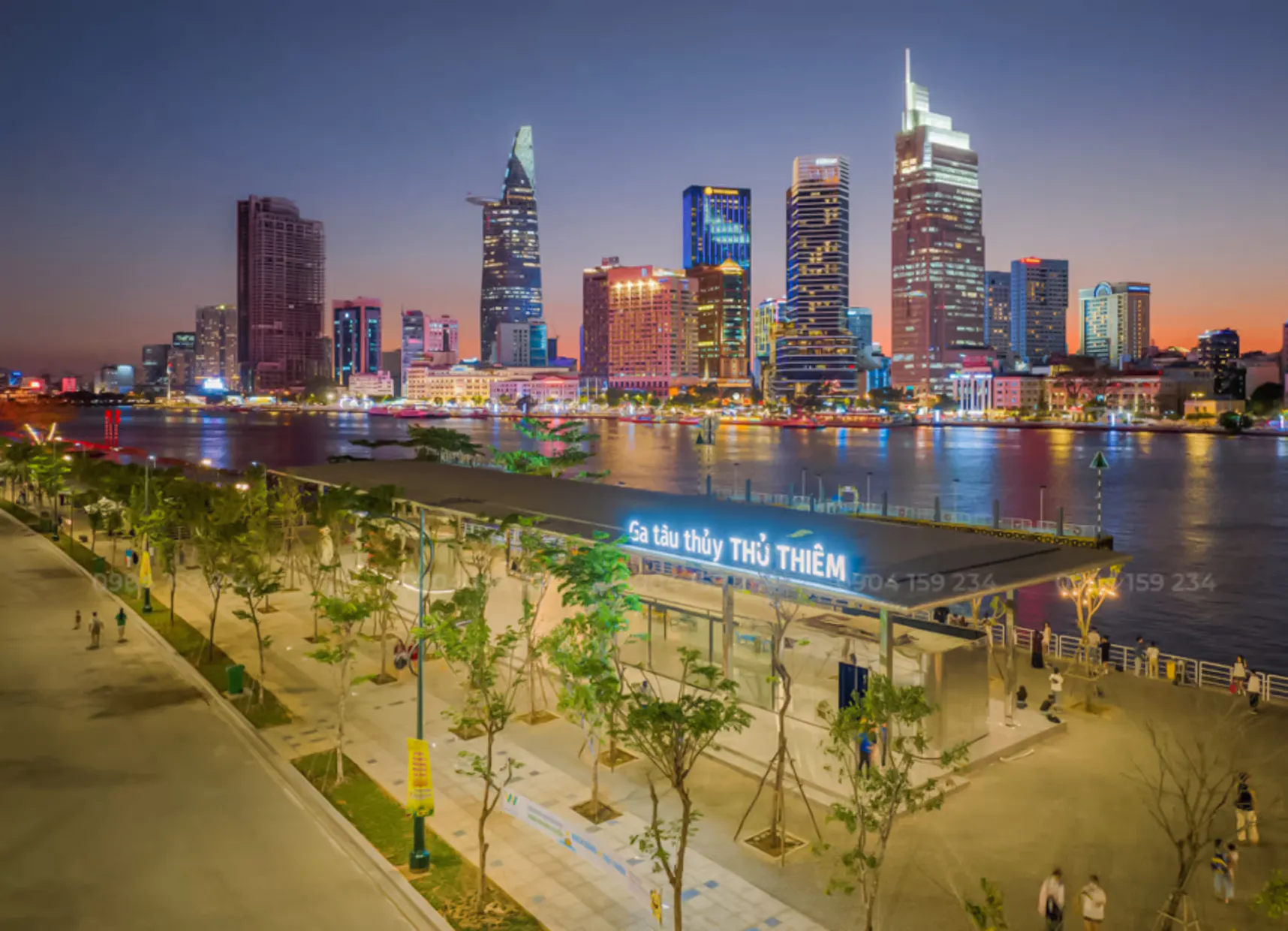 Ho Chi Minh City Van Gogh Art Experience Guided Tour with Drink at Riverside Café
