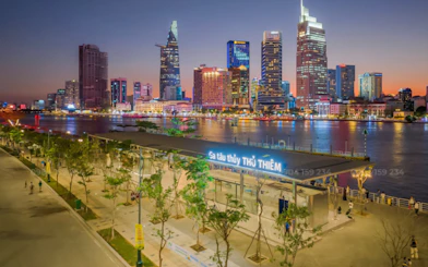 Ho Chi Minh City Van Gogh Art Experience Guided Tour with Drink at Riverside Café