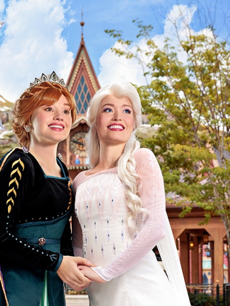 Characters in front of a fountain at Disneyland Paris.
