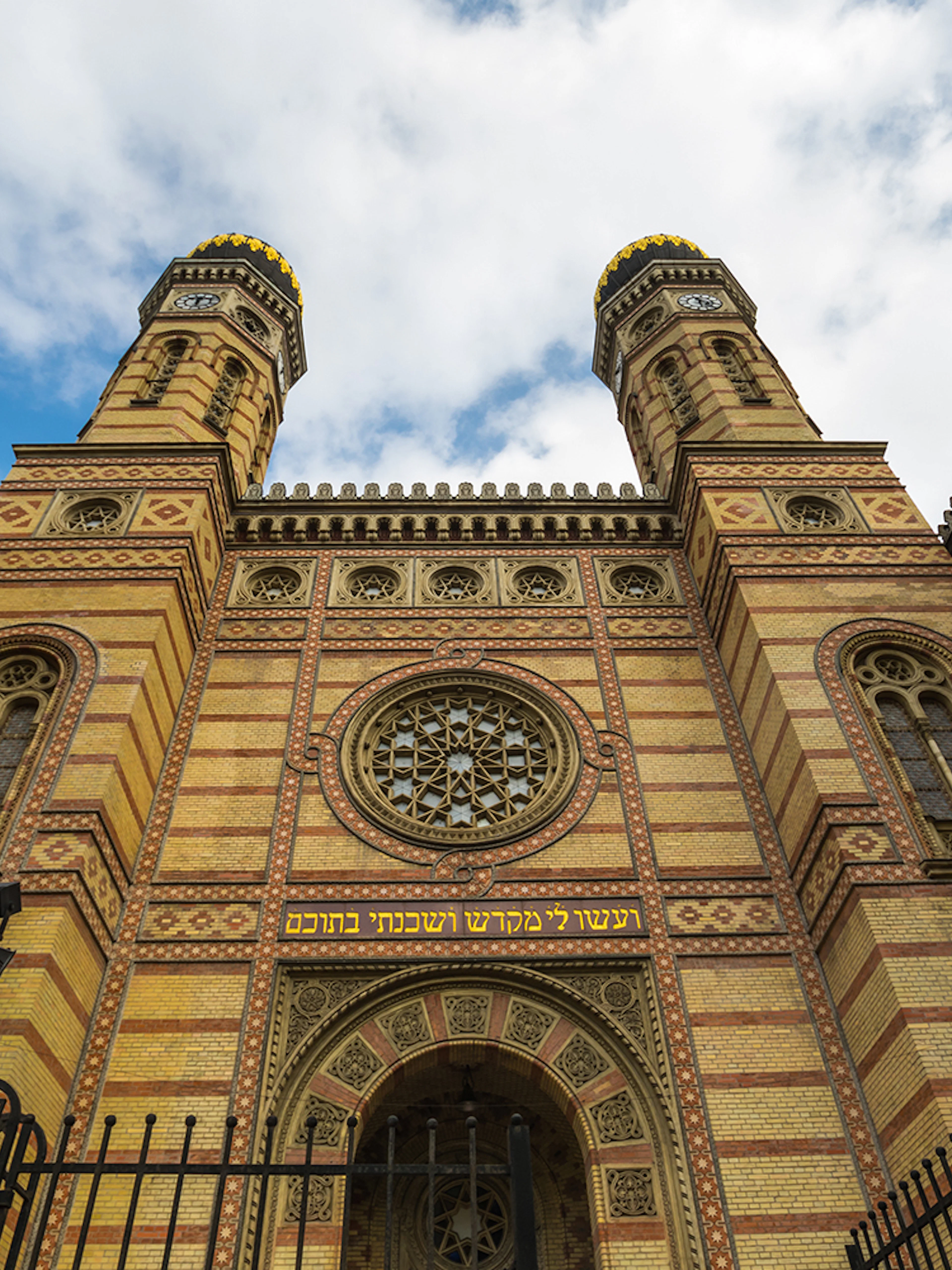 Great Synagogue facade in Budapest with ornate architectural details.