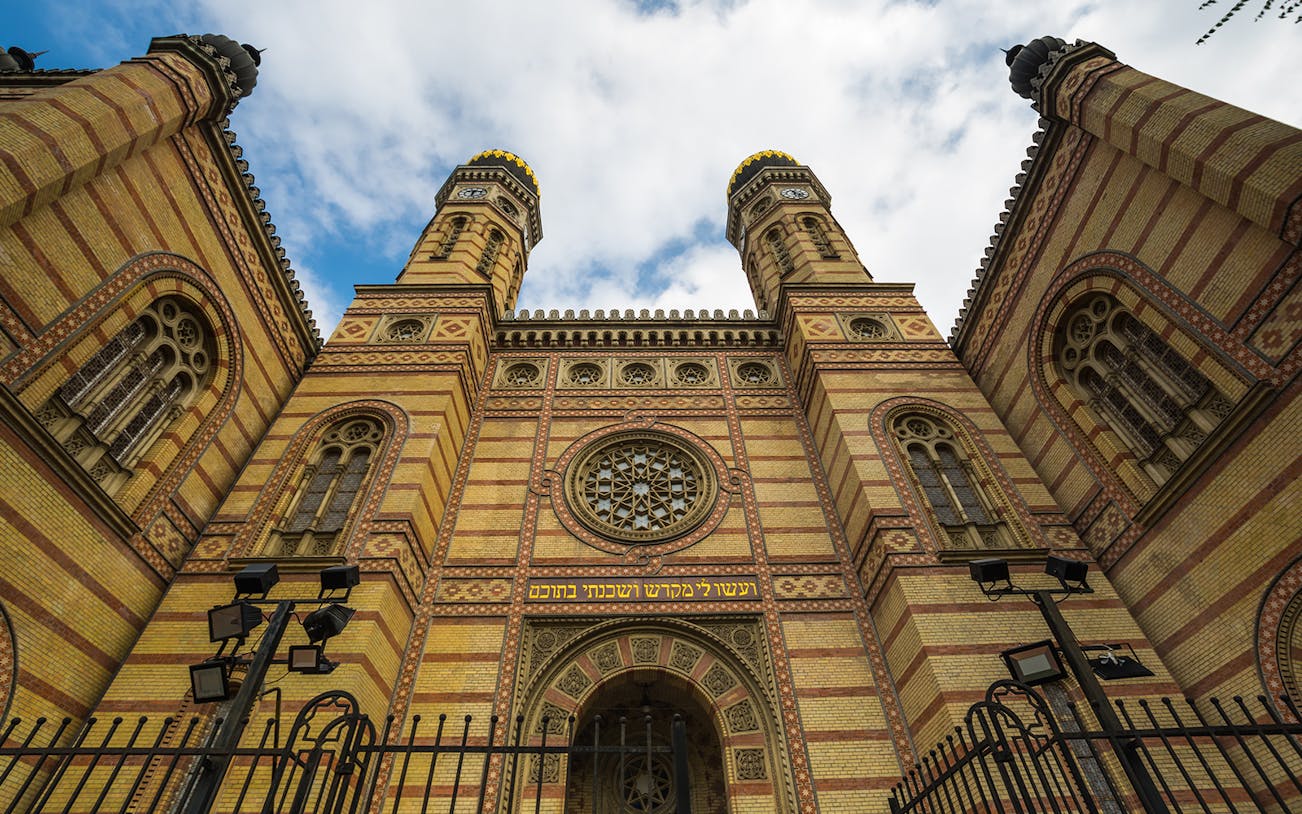 Great Synagogue facade in Budapest with ornate architectural details.