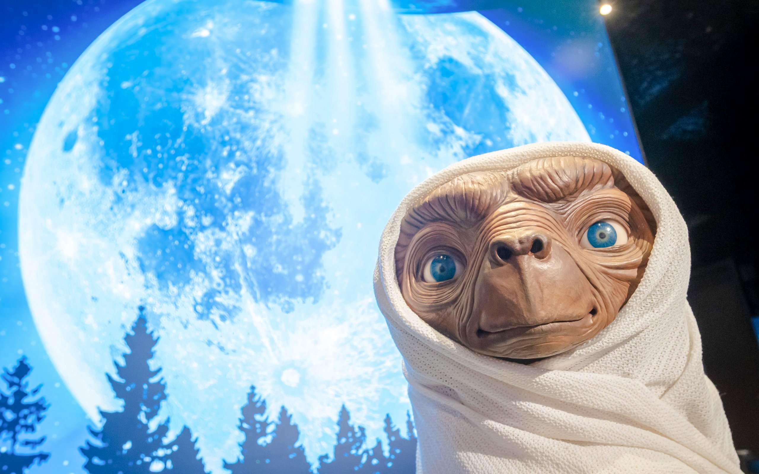 Wax figure of E.T. with moon backdrop at Madame Tussauds, Budapest.