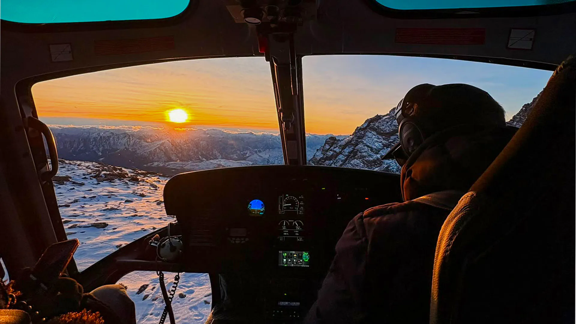 Queenstown 25-Minute Sunset Helicopter Flight with Alpine Landing on The Remarkables and Complimentary Drink Image 3