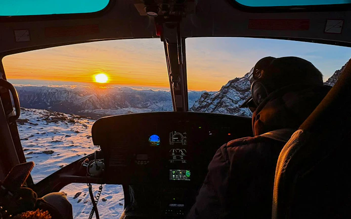 Queenstown 25-Minute Sunset Helicopter Flight with Alpine Landing on The Remarkables and Complimentary Drink