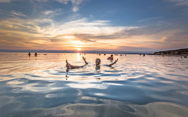 From Amman: Dead Sea Half-Day Trip with 4-Star Resort Beach Access & Mud Experience