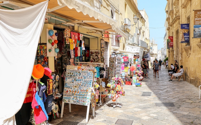 Street market with colorful souvenirs on Gallipoli Peninsula day tour from Istanbul.