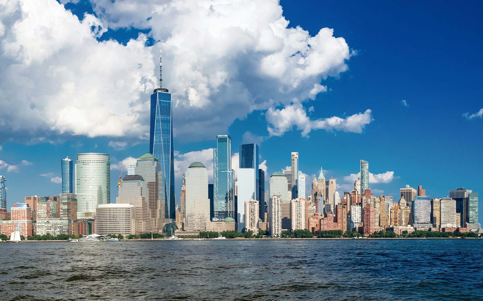 A view of the Manhattan Skyline from sightseeing cruise