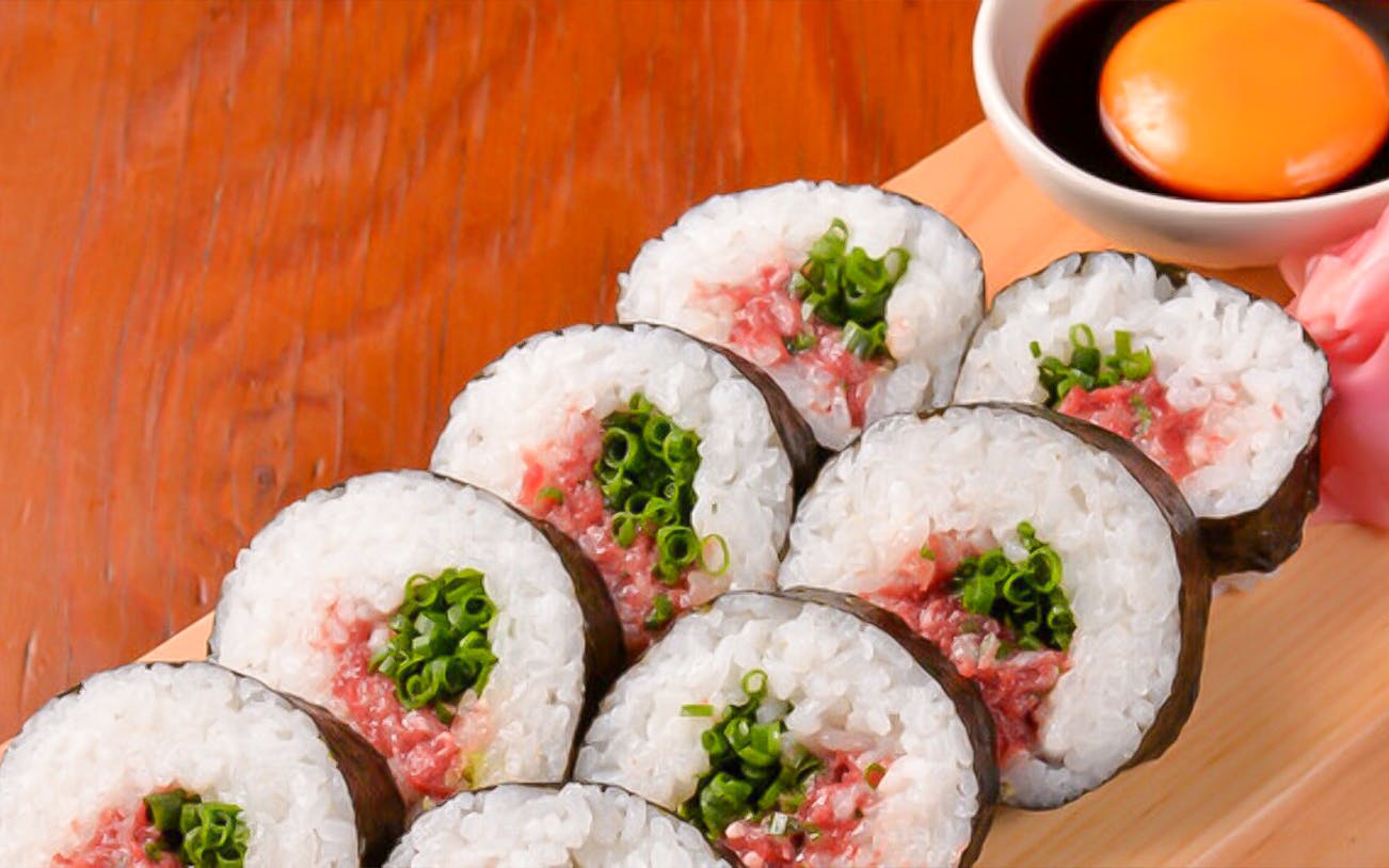 Sushi rolls with green onions and tuna at Hakata Dojo Ueno, Japan.