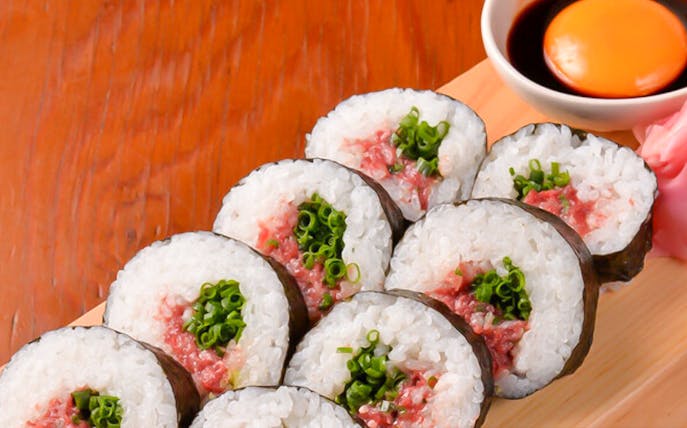 Sushi rolls with green onions and tuna at Hakata Dojo Ueno, Japan.