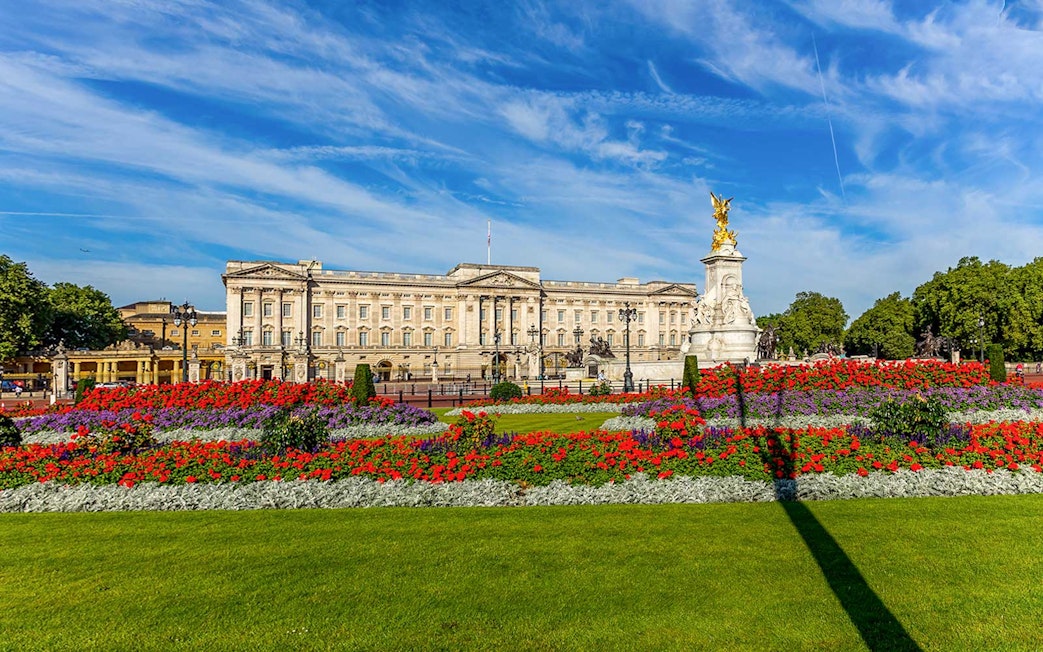 Buckingham Palace with vibrant gardens, part of BigBus London tour.